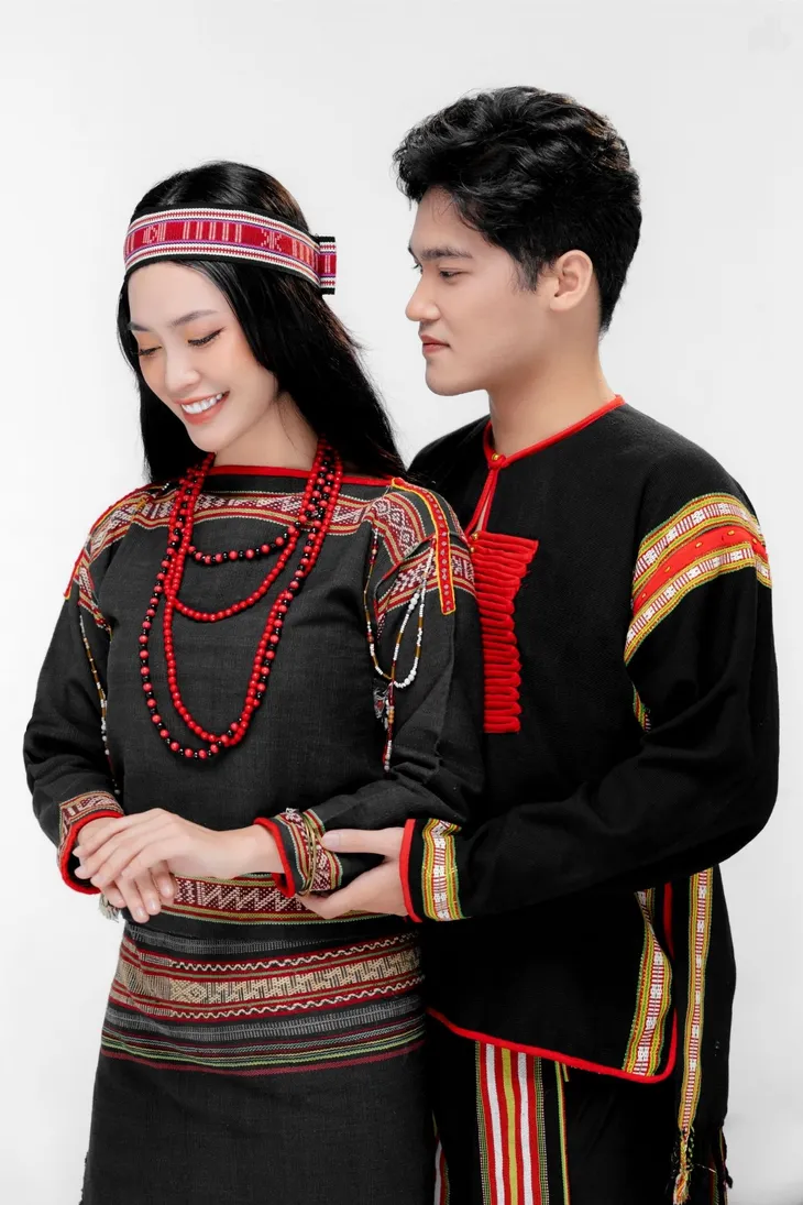 Hoa hậu Nông Thúy Hằng công bố dự án Muôn sắc trang phục cưới của các dân tộc Việt Nam - Ảnh 1. Hoa hậu Nông Thúy Hằng công bố dự án Muôn sắc trang phục cưới của các dân tộc Việt Nam - Ảnh 1.