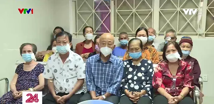 TP Hồ Chí Minh: Quá tải phẫu thuật đục thủy tinh thể - Ảnh 4. TP Hồ Chí Minh: Quá tải phẫu thuật đục thủy tinh thể - Ảnh 4.