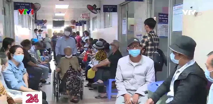 TP Hồ Chí Minh: Quá tải phẫu thuật đục thủy tinh thể - Ảnh 2. TP Hồ Chí Minh: Quá tải phẫu thuật đục thủy tinh thể - Ảnh 2.