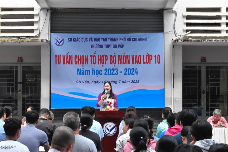 Các trường THPT đẩy mạnh tư vấn môn học tự chọn cho học sinh lớp 10 - Ảnh 3.