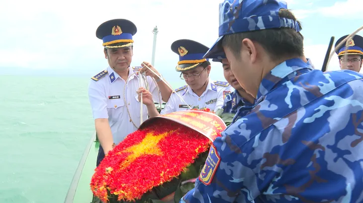Tri ân các anh hùng liệt sĩ hy sinh trên vùng biển Tây Nam - Ảnh 2. Tri ân các anh hùng liệt sĩ hy sinh trên vùng biển Tây Nam - Ảnh 2.