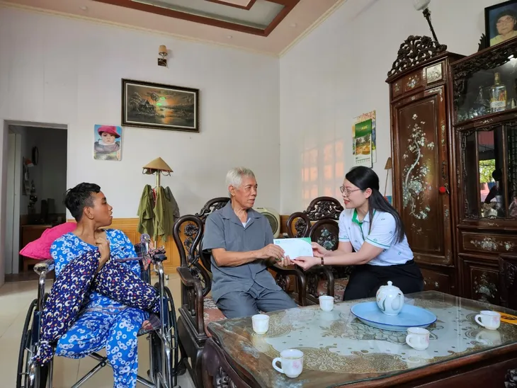 Dược phẩm Hoa Linh tri ân người có công với cách mạng dịp 27/7 - Ảnh 1. Dược phẩm Hoa Linh tri ân người có công với cách mạng dịp 27/7 - Ảnh 1.
