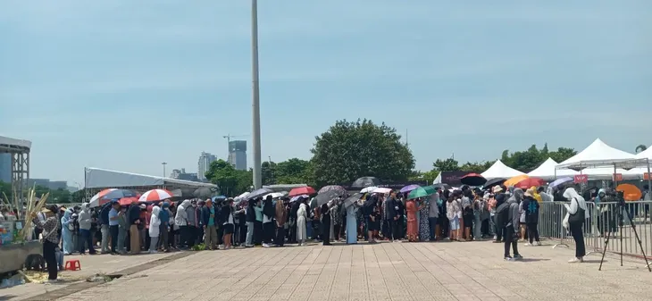 Ngày đầu đổi vòng tay concert BLACKPINK: Nắng nóng gay gắt không bằng sức nóng tại SVĐ Mỹ Đình - Ảnh 4. Ngày đầu đổi vòng tay concert BLACKPINK: Nắng nóng gay gắt không bằng sức nóng tại SVĐ Mỹ Đình - Ảnh 4.