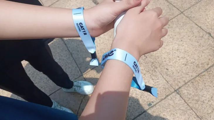 Ngày đầu đổi vòng tay concert BLACKPINK: Nắng nóng gay gắt không bằng sức nóng tại SVĐ Mỹ Đình - Ảnh 6. Ngày đầu đổi vòng tay concert BLACKPINK: Nắng nóng gay gắt không bằng sức nóng tại SVĐ Mỹ Đình - Ảnh 6.