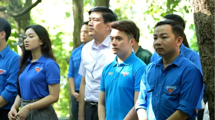 Tuổi trẻ VTV tri ân các anh hùng liệt sĩ, Mẹ Việt Nam anh hùng, thương bệnh binh và gia đình chính sách - Ảnh 6. Tuổi trẻ VTV tri ân các anh hùng liệt sĩ, Mẹ Việt Nam anh hùng, thương bệnh binh và gia đình chính sách - Ảnh 6.