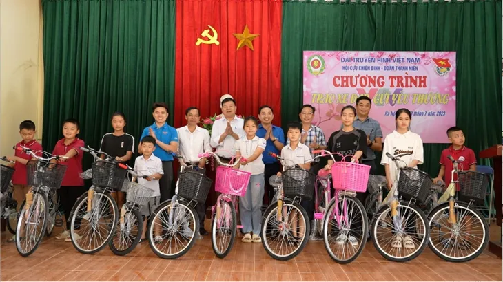 Tuổi trẻ VTV tri ân các anh hùng liệt sĩ, Mẹ Việt Nam anh hùng, thương bệnh binh và gia đình chính sách - Ảnh 3. Tuổi trẻ VTV tri ân các anh hùng liệt sĩ, Mẹ Việt Nam anh hùng, thương bệnh binh và gia đình chính sách - Ảnh 3.