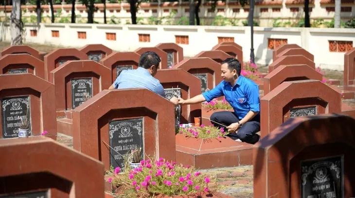 Tuổi trẻ VTV tri ân các anh hùng liệt sĩ, Mẹ Việt Nam anh hùng, thương bệnh binh và gia đình chính sách - Ảnh 5. Tuổi trẻ VTV tri ân các anh hùng liệt sĩ, Mẹ Việt Nam anh hùng, thương bệnh binh và gia đình chính sách - Ảnh 5.