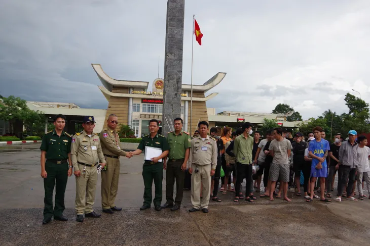 Tây Ninh: Tiếp nhận bàn giao 33 công dân bị cưỡng bức lao động ở nước ngoài - Ảnh 2. Tây Ninh: Tiếp nhận bàn giao 33 công dân bị cưỡng bức lao động ở nước ngoài - Ảnh 2.