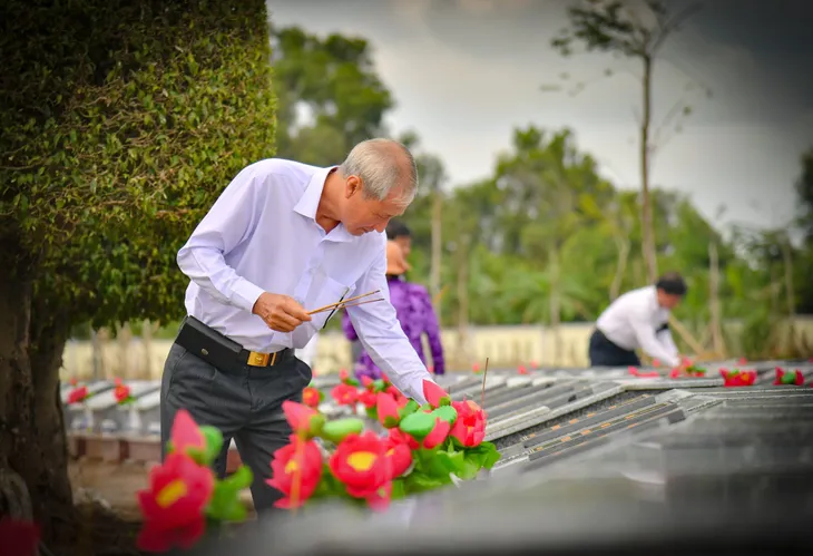 Kiên Giang: Truy điệu, an táng 27 hài cốt liệt sĩ - Ảnh 5. Kiên Giang: Truy điệu, an táng 27 hài cốt liệt sĩ - Ảnh 5.
