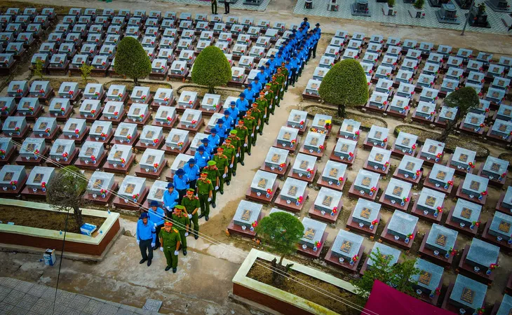 Kiên Giang: Truy điệu, an táng 27 hài cốt liệt sĩ - Ảnh 1. Kiên Giang: Truy điệu, an táng 27 hài cốt liệt sĩ - Ảnh 1.