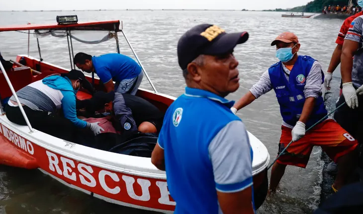 Lật tàu gần thủ đô Philippines, ít nhất 25 người tử vong - Ảnh 1. Lật tàu gần thủ đô Philippines, ít nhất 25 người tử vong - Ảnh 1.