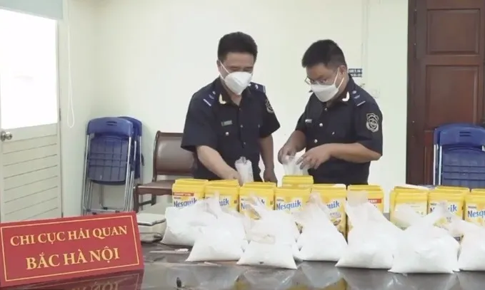 Gia tăng buôn lậu qua chuyển phát nhanh - Ảnh 2. Gia tăng buôn lậu qua chuyển phát nhanh - Ảnh 2.