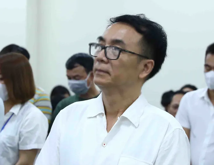 Cựu Phó Cục trưởng Cục Quản lý thị trường Trần Hùng bị phạt 9 năm tù về tội “Nhận hối lộ” - Ảnh 1. Cựu Phó Cục trưởng Cục Quản lý thị trường Trần Hùng bị phạt 9 năm tù về tội “Nhận hối lộ” - Ảnh 1.