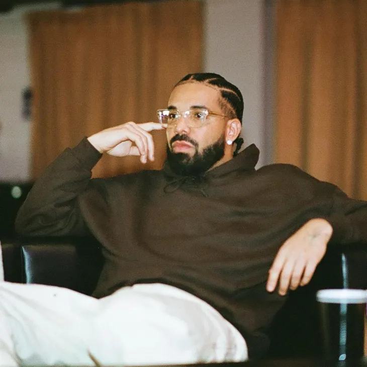 Drake chi 1 triệu USD mua nhẫn đính ruby và kim cương của Tupak Shakur - Ảnh 4. Drake chi 1 triệu USD mua nhẫn đính ruby và kim cương của Tupak Shakur - Ảnh 4.