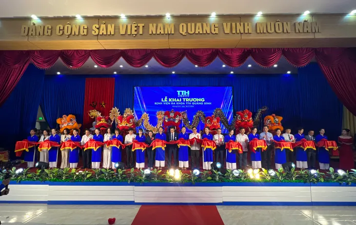 Khai trương bệnh viện đa khoa tư nhân đầu tiên tại Quảng Bình - Ảnh 2. Khai trương bệnh viện đa khoa tư nhân đầu tiên tại Quảng Bình - Ảnh 2.