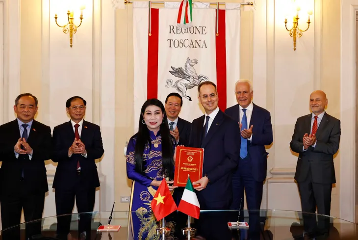 Chủ tịch nước Võ Văn Thưởng thăm vùng Tuscany, Italy - Ảnh 5. Chủ tịch nước Võ Văn Thưởng thăm vùng Tuscany, Italy - Ảnh 5.