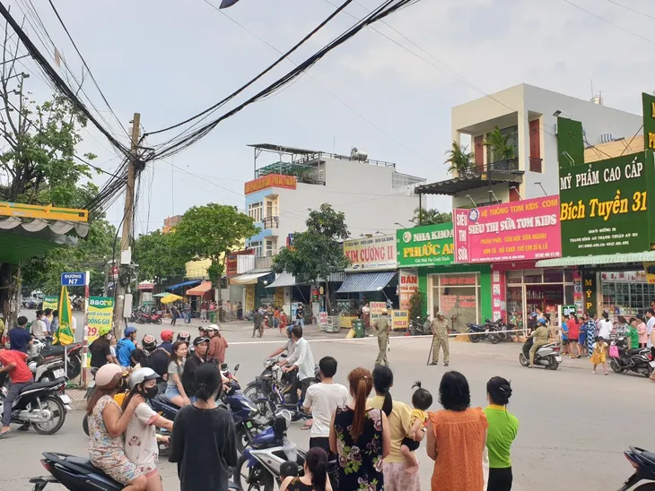 Khẩn trương truy bắt kẻ sát hại người phụ nữ bán trái cây trong chợ - Ảnh 2. Khẩn trương truy bắt kẻ sát hại người phụ nữ bán trái cây trong chợ - Ảnh 2.
