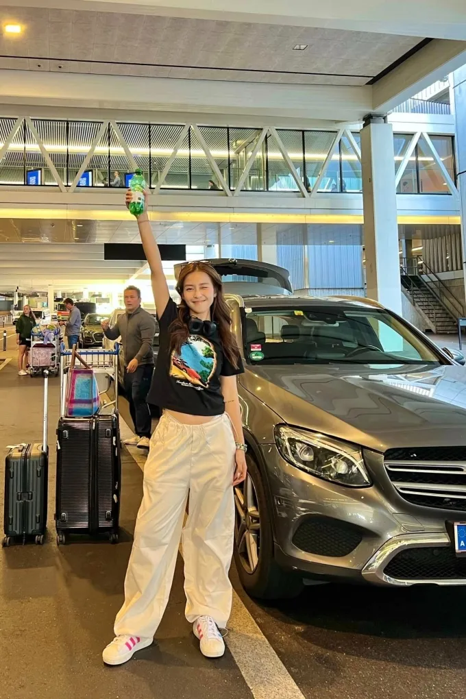 Sao Việt sẵn sàng đu concert BLACKPINK, Vũ Ngọc Anh diện bodysuit nhảy sung ở tiệc cưới - Ảnh 4. Sao Việt sẵn sàng đu concert BLACKPINK, Vũ Ngọc Anh diện bodysuit nhảy sung ở tiệc cưới - Ảnh 4.