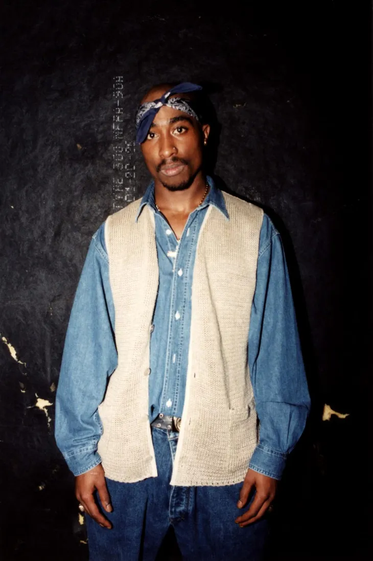 Drake chi 1 triệu USD mua nhẫn đính ruby và kim cương của Tupak Shakur - Ảnh 3. Drake chi 1 triệu USD mua nhẫn đính ruby và kim cương của Tupak Shakur - Ảnh 3.