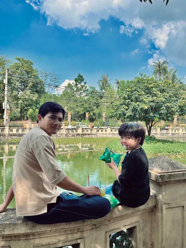Hậu trường Gia đình mình vui bất thình lình: Doãn Quốc Đam nghỉ quay đi câu cá - Ảnh 6.