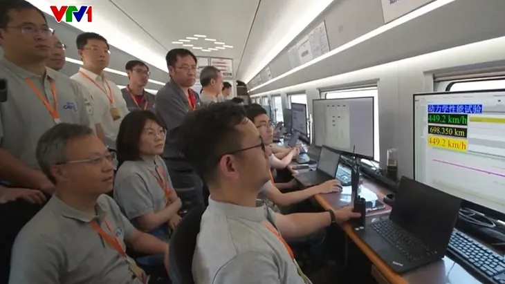Trung Quốc chạy thử nghiệm thành công tàu cao tốc 453 km/h - Ảnh 1. Trung Quốc chạy thử nghiệm thành công tàu cao tốc 453 km/h - Ảnh 1.