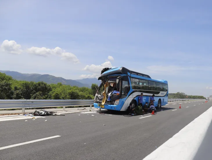 Tai nạn giao thông trên cao tốc Nha Trang - Cam Lâm: 6 người bị thương đều đã xuất viện - Ảnh 1. Tai nạn giao thông trên cao tốc Nha Trang - Cam Lâm: 6 người bị thương đều đã xuất viện - Ảnh 1.