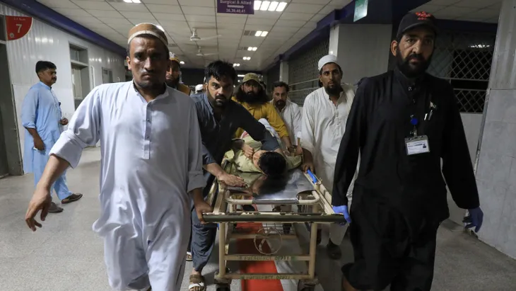 Đánh bom tự sát trong cuộc biểu tình ở Pakistan khiến ít nhất 55 người thiệt mạng - Ảnh 2. Đánh bom tự sát trong cuộc biểu tình ở Pakistan khiến ít nhất 55 người thiệt mạng - Ảnh 2.