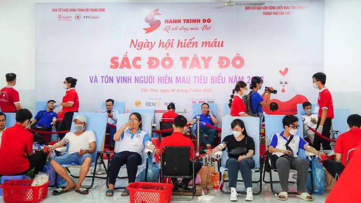 Hành trình Đỏ và chặng đường hơn một thập kỷ kết nối dòng máu Việt - Ảnh 6. Hành trình Đỏ và chặng đường hơn một thập kỷ kết nối dòng máu Việt - Ảnh 6.