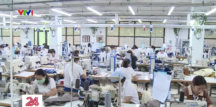 Nhiều doanh nghiệp cắt giảm phụ tải để tiết kiệm điện - Ảnh 1. Nhiều doanh nghiệp cắt giảm phụ tải để tiết kiệm điện - Ảnh 1.