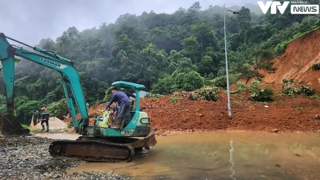 Danh tính 4 nạn nhân bị vùi lấp trong vụ sạt lở trên đèo Bảo Lộc - Ảnh 3. Danh tính 4 nạn nhân bị vùi lấp trong vụ sạt lở trên đèo Bảo Lộc - Ảnh 3.