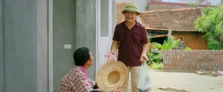 Làng trong phố - Tập 1: Mất ao cá, Mến - Hiếu đau đầu tìm kế sinh nhai - Ảnh 7. Làng trong phố - Tập 1: Mất ao cá, Mến - Hiếu đau đầu tìm kế sinh nhai - Ảnh 7.