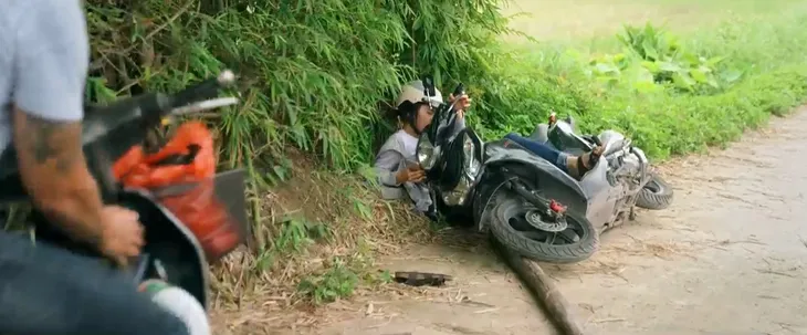 Làng trong phố - Tập 1: Mất ao cá, Mến - Hiếu đau đầu tìm kế sinh nhai - Ảnh 8. Làng trong phố - Tập 1: Mất ao cá, Mến - Hiếu đau đầu tìm kế sinh nhai - Ảnh 8.