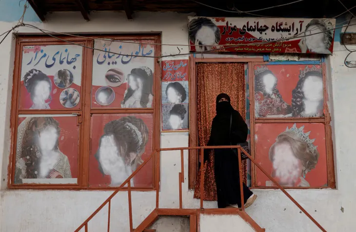 Taliban ra lệnh đóng cửa các thẩm mỹ viện ở Afghanistan - Ảnh 1. Taliban ra lệnh đóng cửa các thẩm mỹ viện ở Afghanistan - Ảnh 1.
