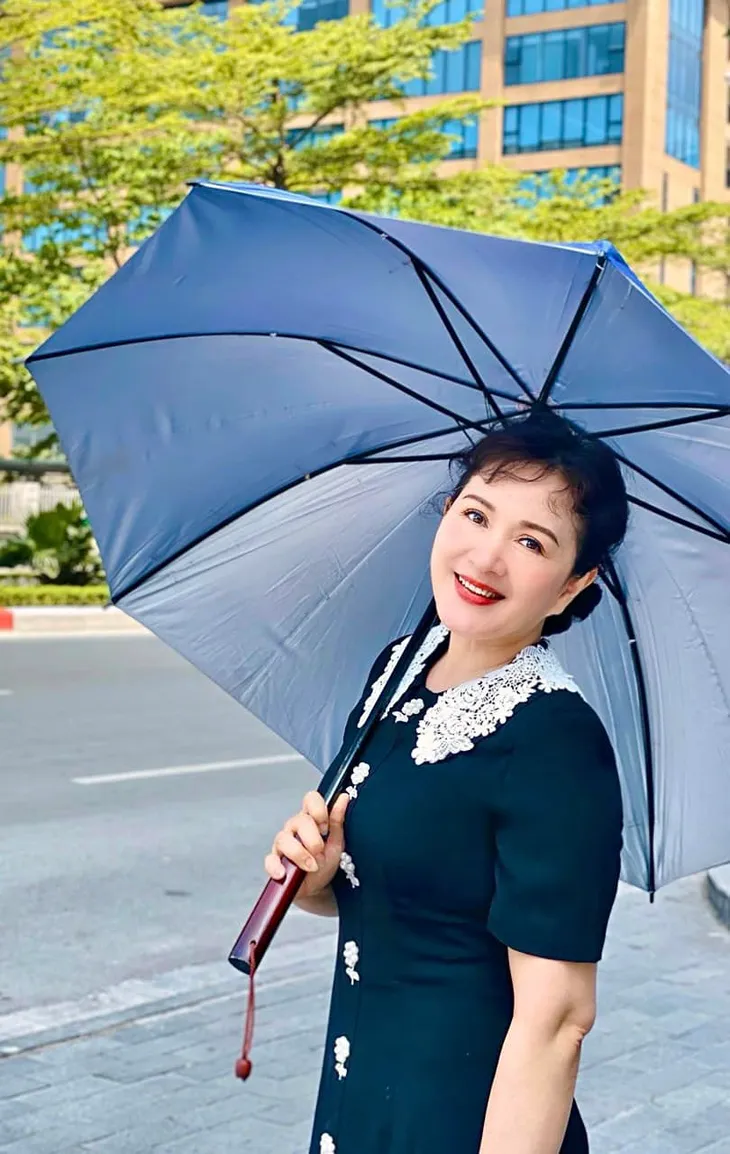 NSƯT Thanh Quý lột xác khỏi bà Tình trong phim mới - Ảnh 7. NSƯT Thanh Quý lột xác khỏi bà Tình trong phim mới - Ảnh 7.