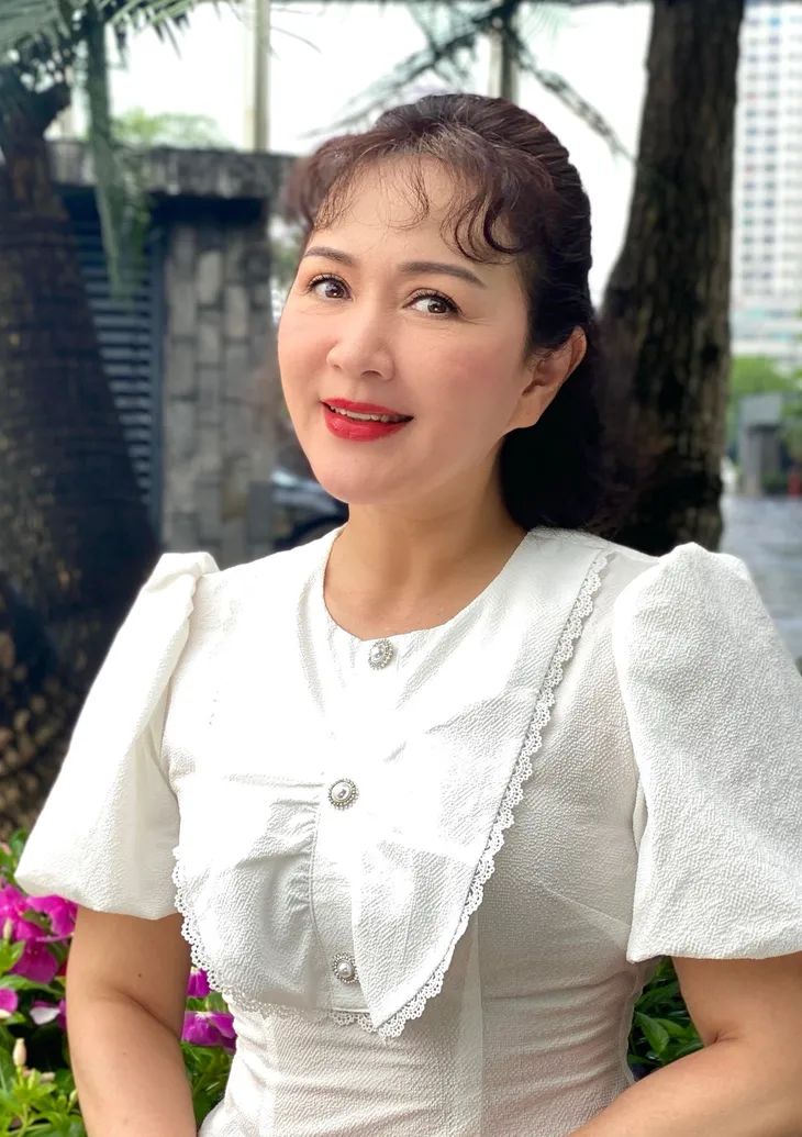 NSƯT Thanh Quý lột xác khỏi bà Tình trong phim mới - Ảnh 8. NSƯT Thanh Quý lột xác khỏi bà Tình trong phim mới - Ảnh 8.