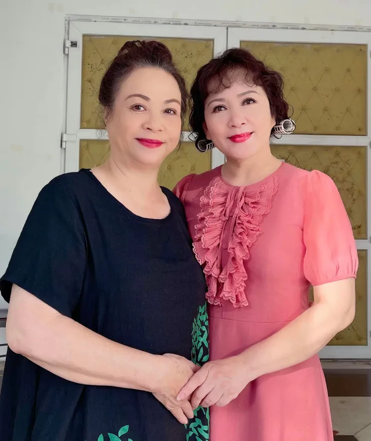 NSƯT Thanh Quý lột xác khỏi bà Tình trong phim mới - Ảnh 2. NSƯT Thanh Quý lột xác khỏi bà Tình trong phim mới - Ảnh 2.