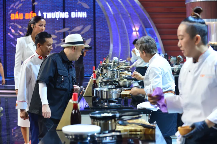 Top Chef Việt Nam: Nâng tầm món ăn dân dã, cơm canh cua mồng tơi chiến thắng tập 4 - Ảnh 4.