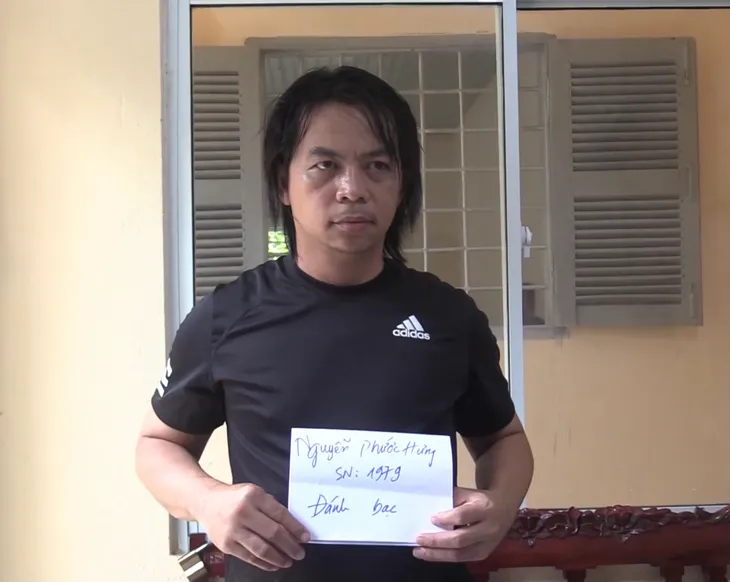 Triệt xóa trường gà, thu giữ một khẩu súng - Ảnh 2. Triệt xóa trường gà, thu giữ một khẩu súng - Ảnh 2.