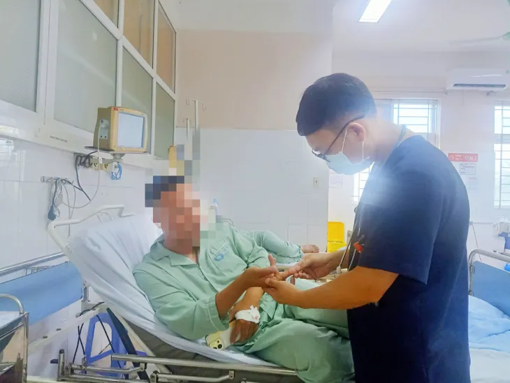 Cảnh báo tình trạng rắn cắn vào mùa hè - Ảnh 1. Cảnh báo tình trạng rắn cắn vào mùa hè - Ảnh 1.