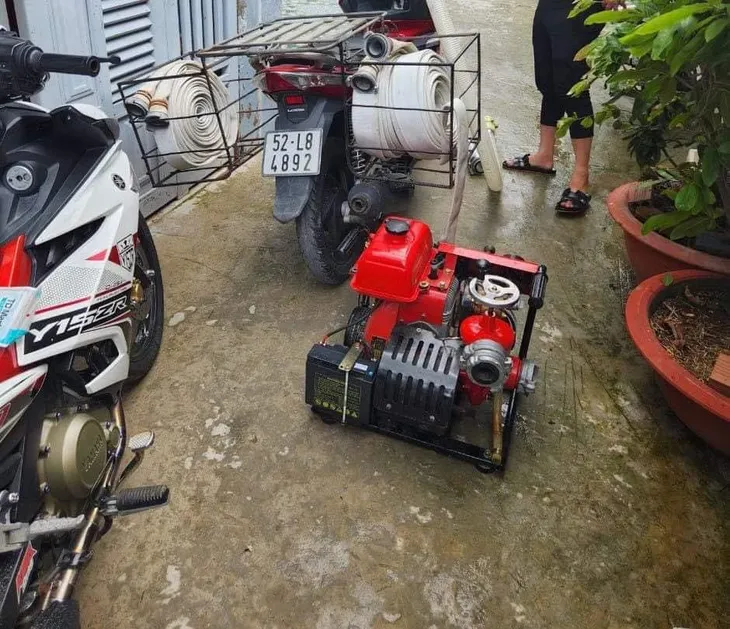 TP Hồ Chí Minh: Kịp thời cứu chữa một vụ cháy nhà dân trong hẻm sâu - Ảnh 2. TP Hồ Chí Minh: Kịp thời cứu chữa một vụ cháy nhà dân trong hẻm sâu - Ảnh 2.