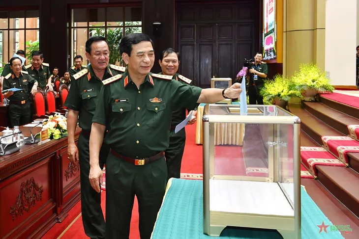 Lấy phiếu tín nhiệm Ủy viên Ban Thường vụ Quân ủy Trung ương và Thứ trưởng Bộ Quốc phòng - Ảnh 2. Lấy phiếu tín nhiệm Ủy viên Ban Thường vụ Quân ủy Trung ương và Thứ trưởng Bộ Quốc phòng - Ảnh 2.