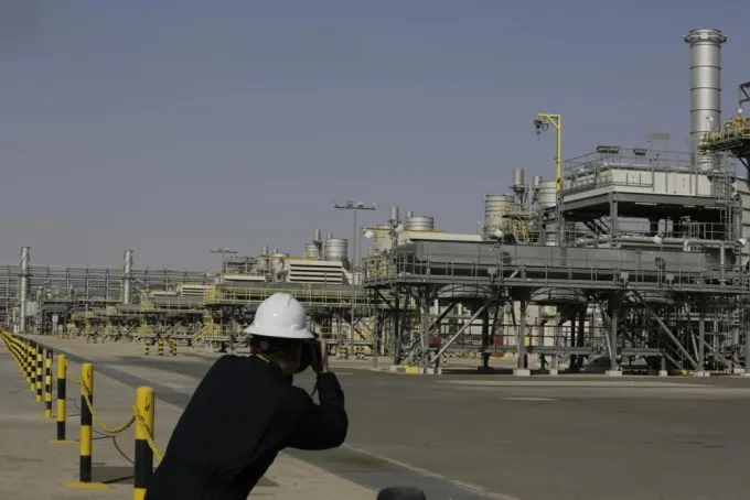 Vì sao Saudi Arabia đơn phương cắt giảm sản lượng dầu? - Ảnh 1. Vì sao Saudi Arabia đơn phương cắt giảm sản lượng dầu? - Ảnh 1.