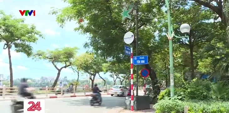 Người dân mong có chú thích cho các tuyến phố được đặt tên mới ở Hà Nội - Ảnh 2. Người dân mong có chú thích cho các tuyến phố được đặt tên mới ở Hà Nội - Ảnh 2.