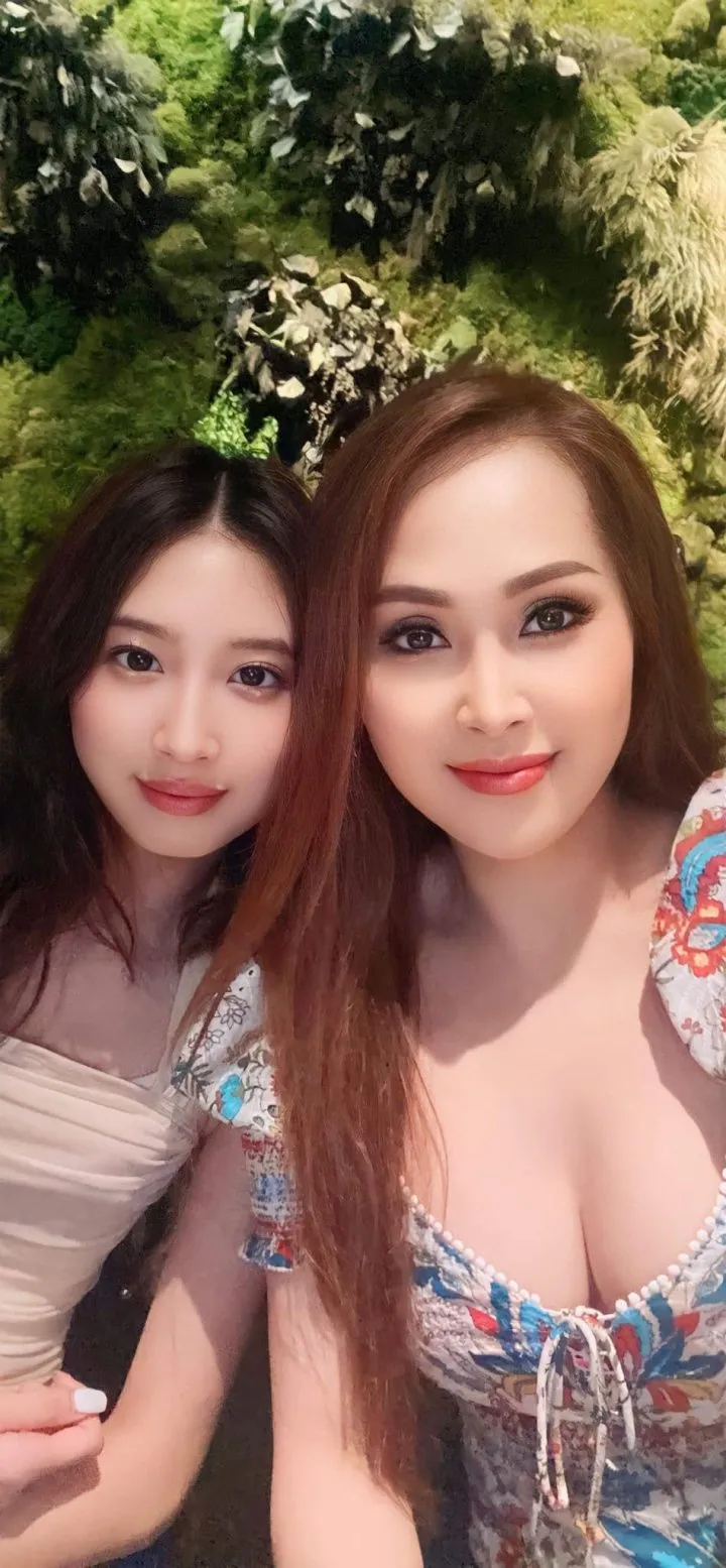 Hồng Nhung hội ngộ Đoan Trang tại Pháp, Gái nhảy Minh Thư trẻ trung bên con gái - Ảnh 2. Hồng Nhung hội ngộ Đoan Trang tại Pháp, Gái nhảy Minh Thư trẻ trung bên con gái - Ảnh 2.