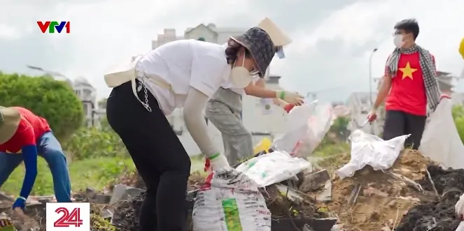 Những bạn trẻ đội nắng làm sạch môi trường - Ảnh 3. Những bạn trẻ đội nắng làm sạch môi trường - Ảnh 3.