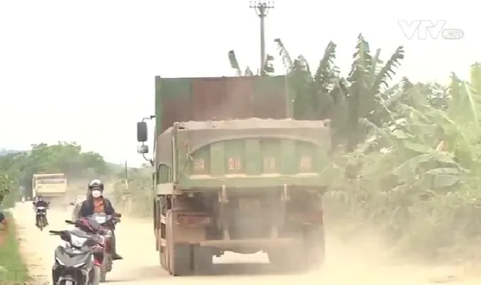 Người dân bị “tra tấn” bởi khói bụi và tiếng ồn từ mỏ đá - Ảnh 1. Người dân bị “tra tấn” bởi khói bụi và tiếng ồn từ mỏ đá - Ảnh 1.