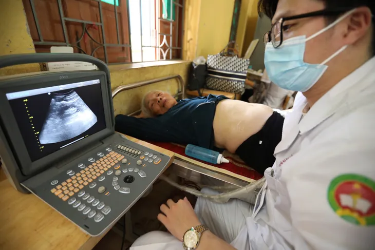 Khám bệnh, cấp phát thuốc cho gia đình chính sách, người có công tại Hải Phòng - Ảnh 6. Khám bệnh, cấp phát thuốc cho gia đình chính sách, người có công tại Hải Phòng - Ảnh 6.