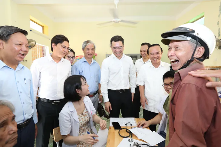 Khám bệnh, cấp phát thuốc cho gia đình chính sách, người có công tại Hải Phòng - Ảnh 2. Khám bệnh, cấp phát thuốc cho gia đình chính sách, người có công tại Hải Phòng - Ảnh 2.