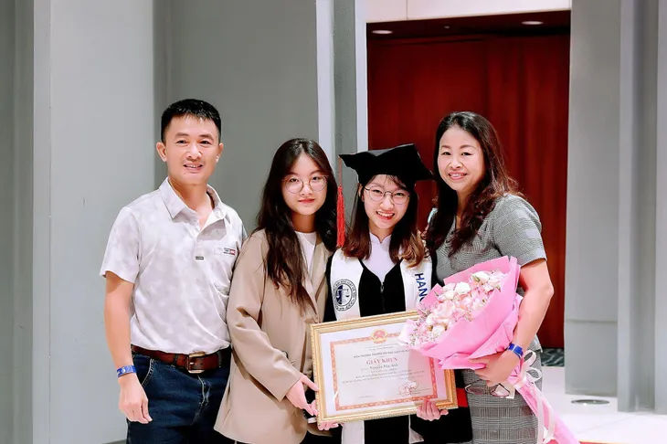 Gặp gỡ cô gái bại não tốt nghiệp Đại học Luật Hà Nội - Ảnh 3. Gặp gỡ cô gái bại não tốt nghiệp Đại học Luật Hà Nội - Ảnh 3.