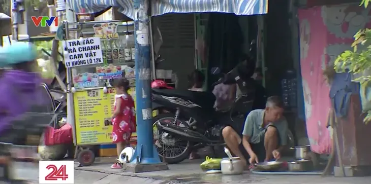 TP. Hồ Chí Minh: Tuyến kênh được chi hơn 5.000 tỷ đồng cải tạo lại bị ô nhiễm - Ảnh 3. TP. Hồ Chí Minh: Tuyến kênh được chi hơn 5.000 tỷ đồng cải tạo lại bị ô nhiễm - Ảnh 3.